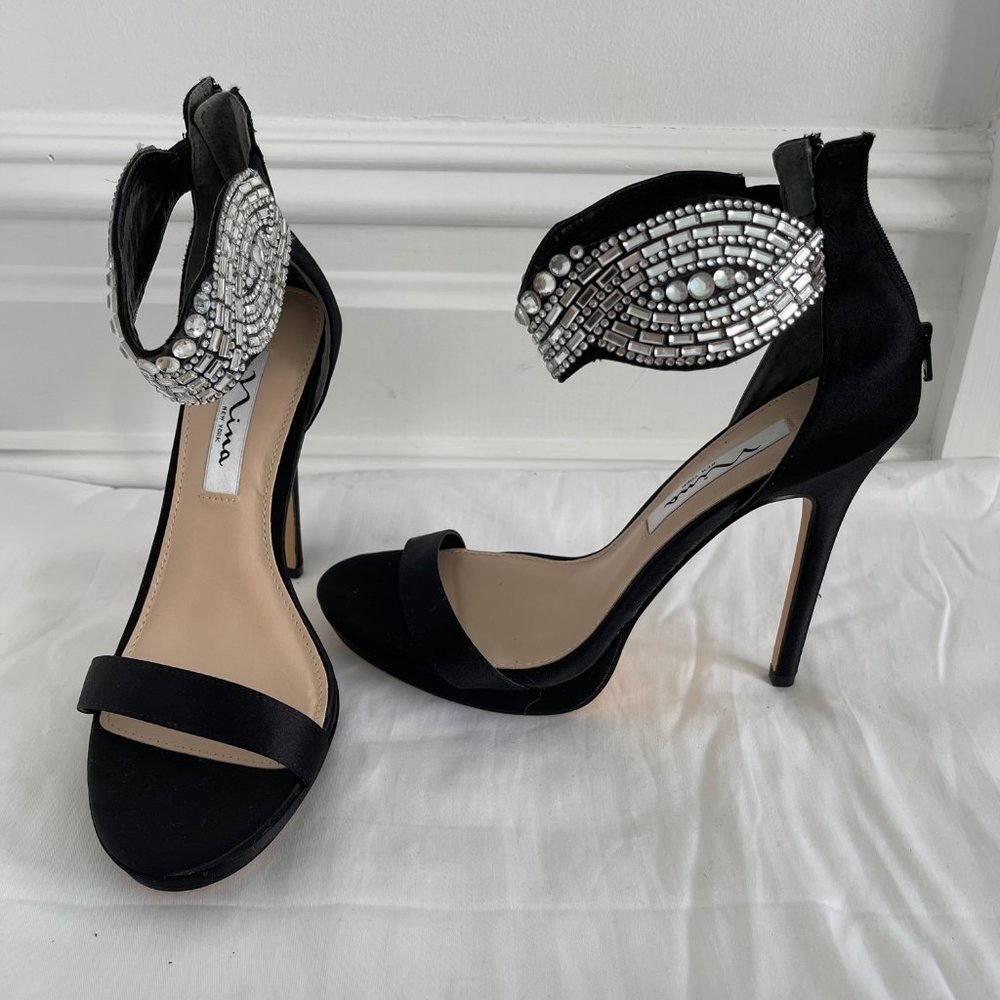 NINA BLACK HEELS WITH BEDAZZLED ANKLE DETAIL SZ 8 - Picture 1 of 7